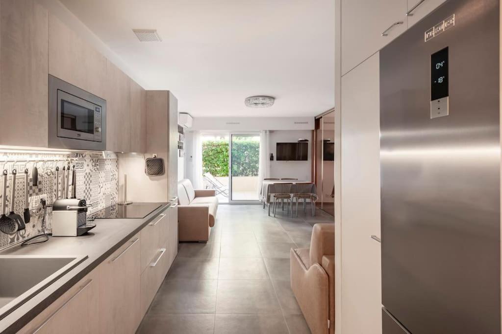 Superbe Studio Avec Terrasse En Front De Mer Menton Buitenkant foto