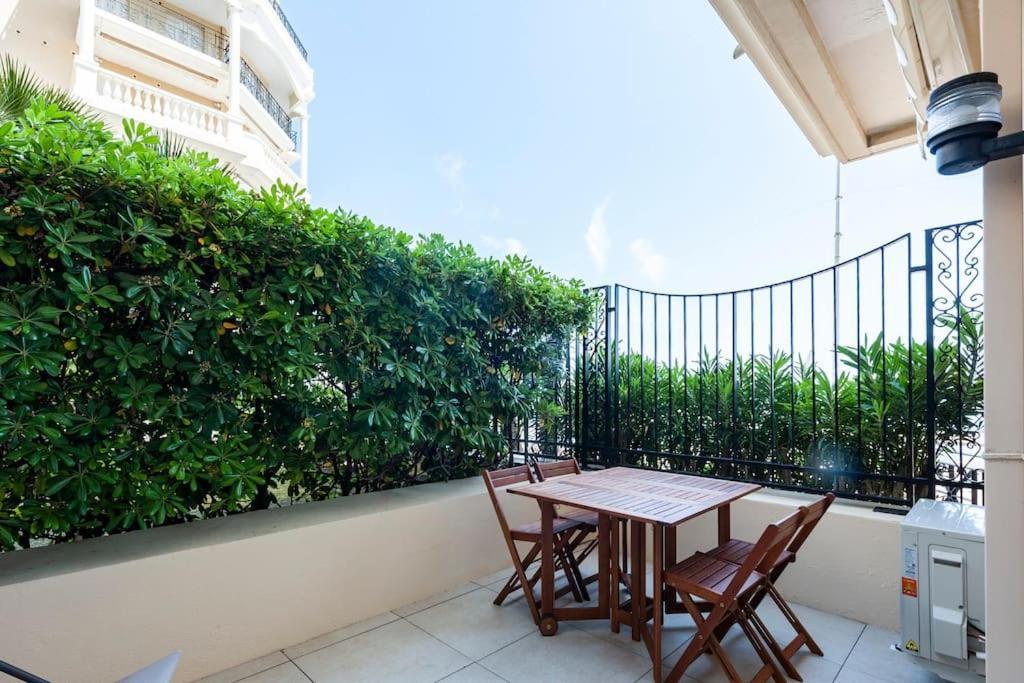 Superbe Studio Avec Terrasse En Front De Mer Menton Buitenkant foto