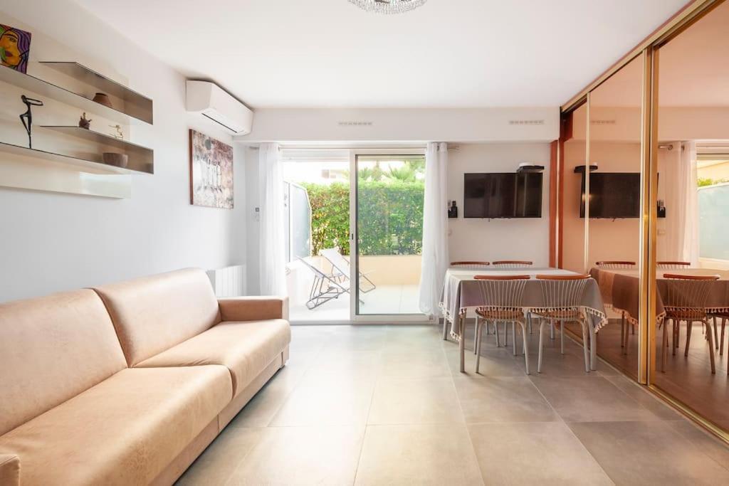 Superbe Studio Avec Terrasse En Front De Mer Menton Buitenkant foto
