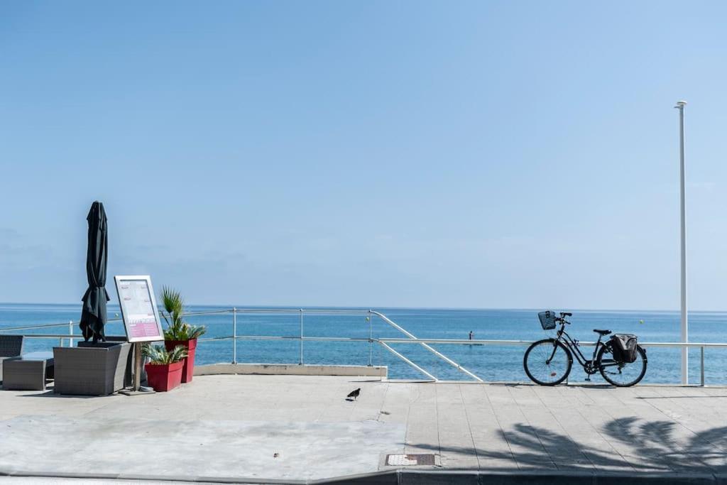 Superbe Studio Avec Terrasse En Front De Mer Menton Buitenkant foto
