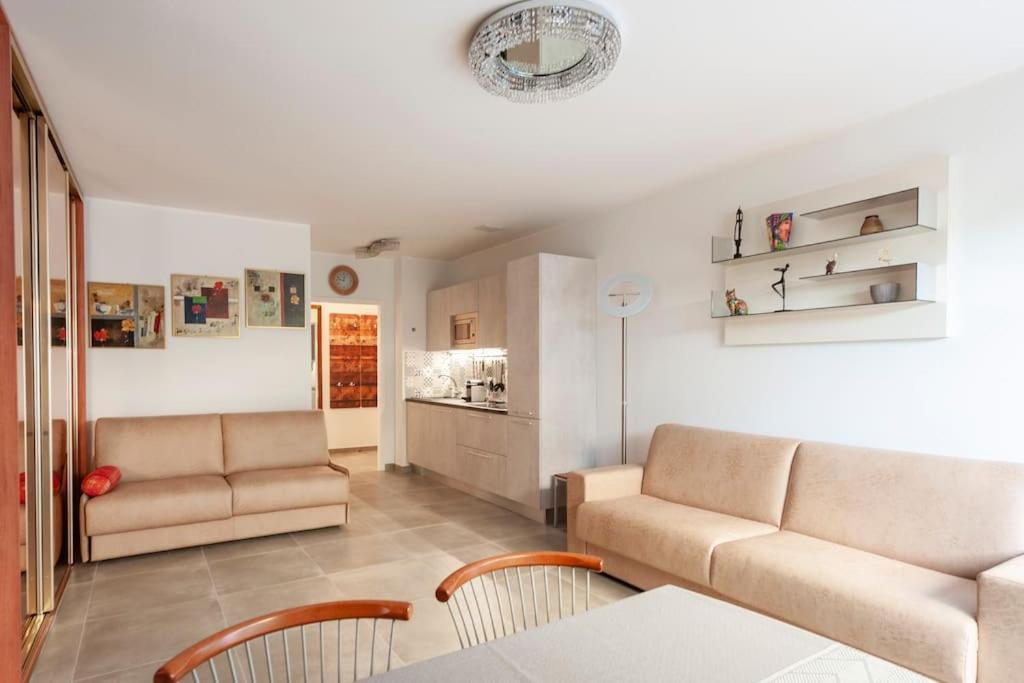 Superbe Studio Avec Terrasse En Front De Mer Menton Buitenkant foto