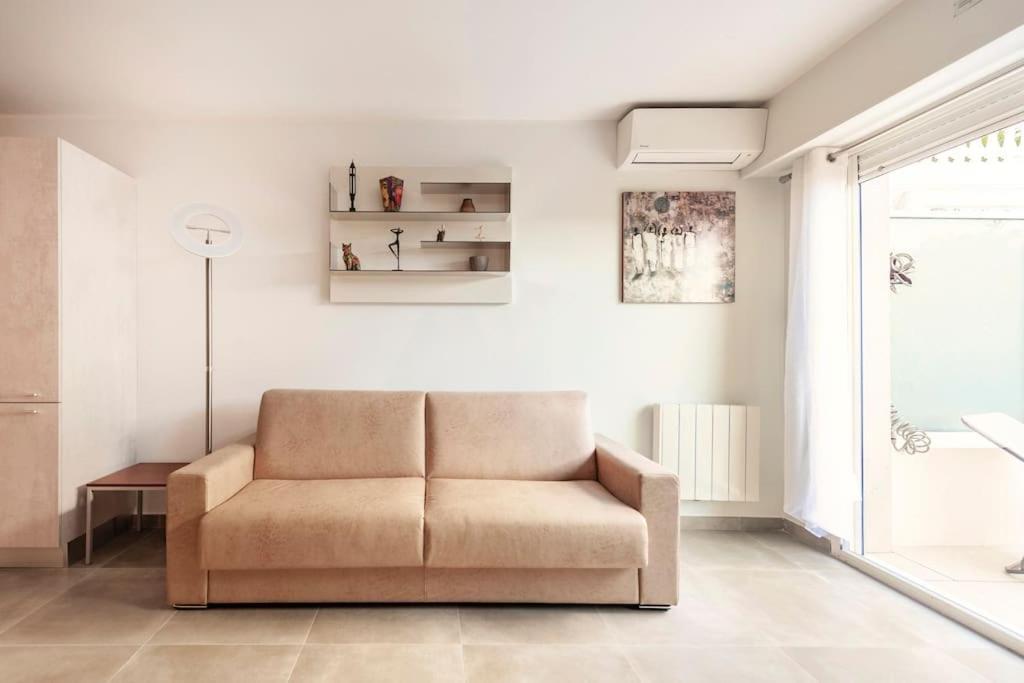 Superbe Studio Avec Terrasse En Front De Mer Menton Buitenkant foto
