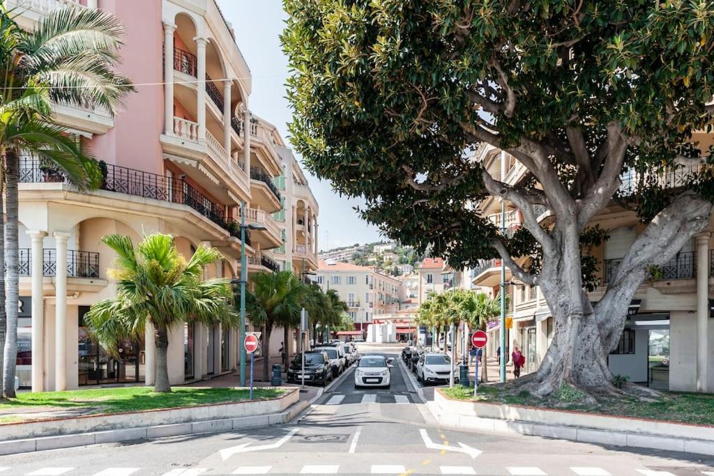 Superbe Studio Avec Terrasse En Front De Mer Menton Buitenkant foto