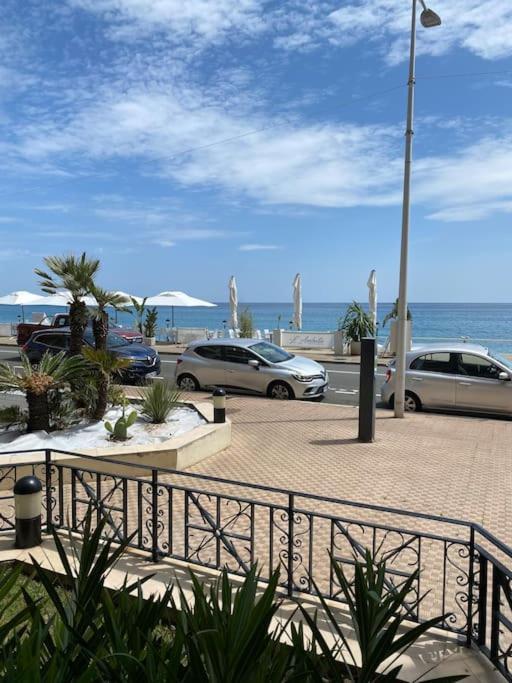 Superbe Studio Avec Terrasse En Front De Mer Menton Buitenkant foto