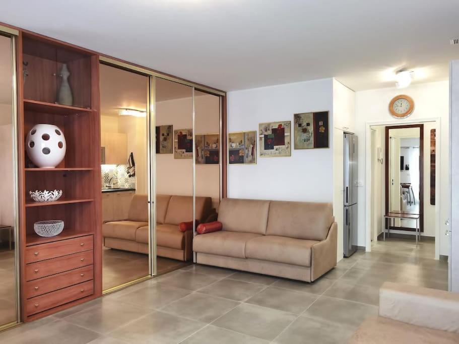 Superbe Studio Avec Terrasse En Front De Mer Menton Buitenkant foto